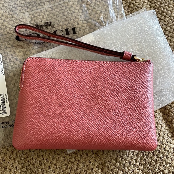 NWT Coach Crossgrain Leather Corner Zip Rose Petal Wristlet ***FIRM PRICE*** - Picture 3 of 10
